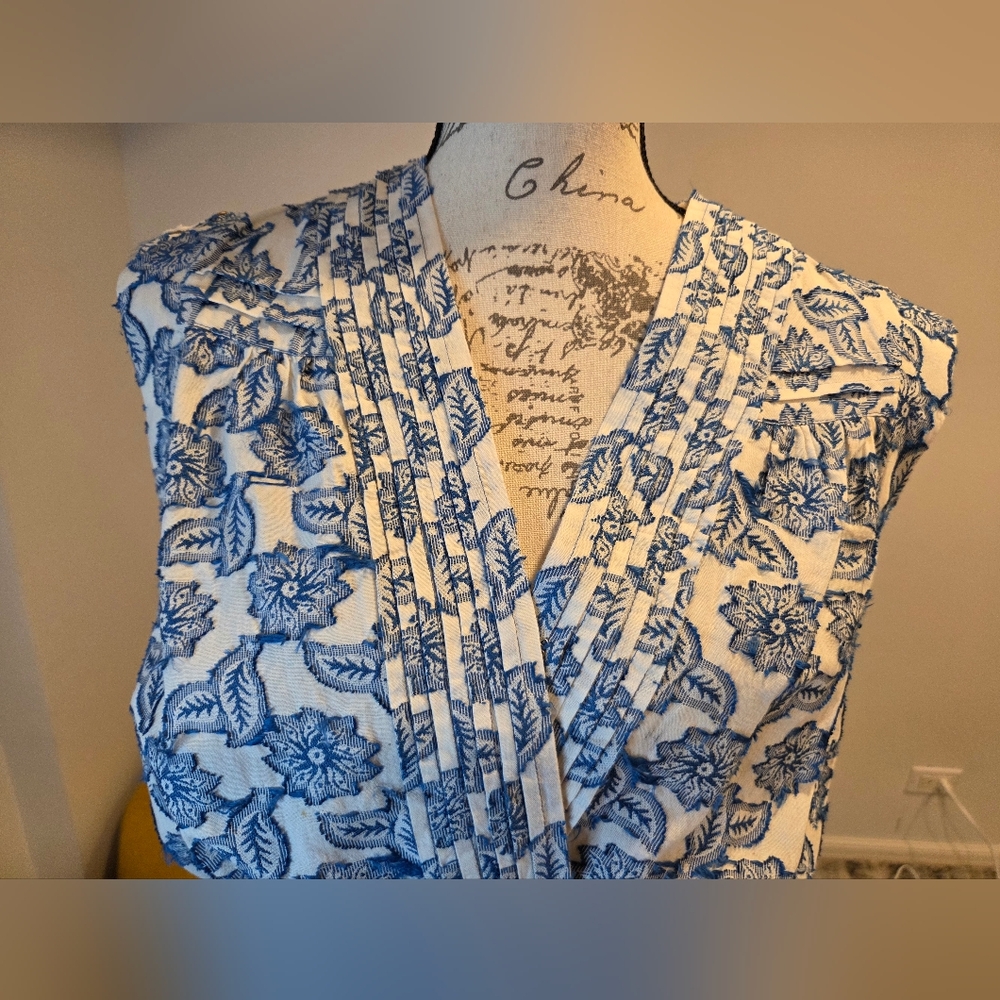 Anthropologie Blue and White Sleeveless Floral Blouse, Size S. - Picture 2 of 16